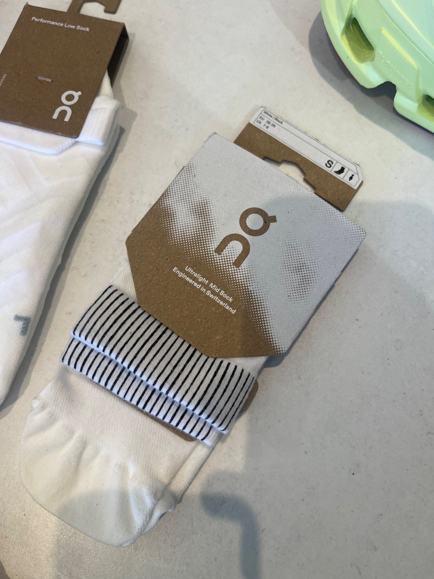 ON Women's Ultralight Mid Sock