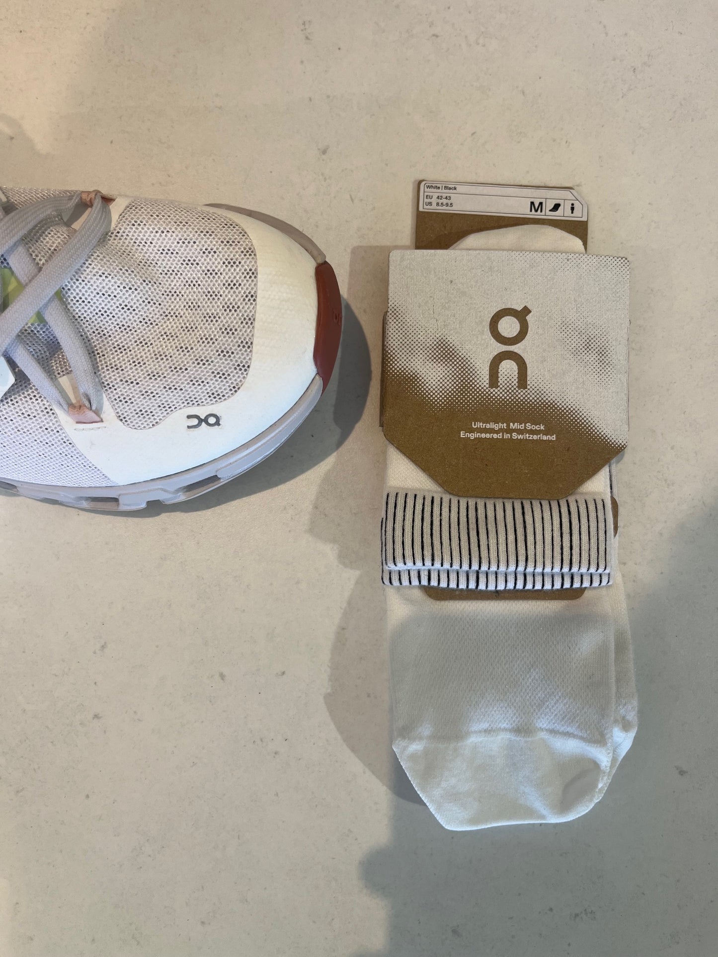 ON Men's Ultralight Mid Sock