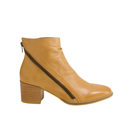 Women’s Tan boot with zipper and heel